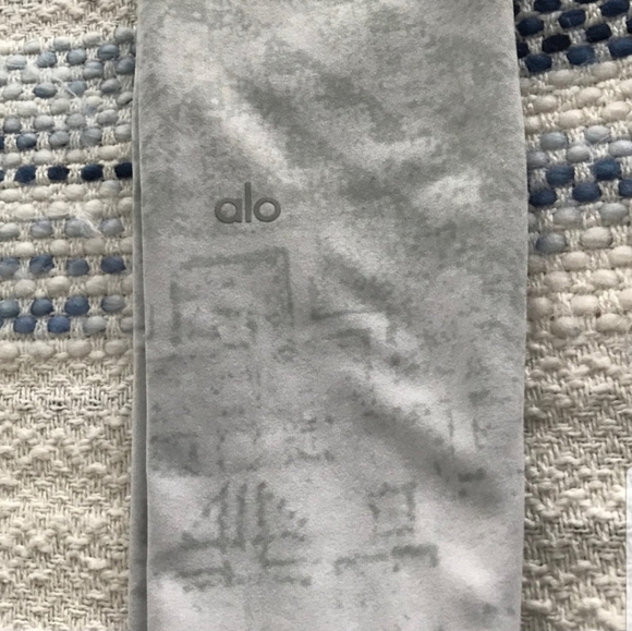 ALO Yoga "Casbah High Waisted legging" - Picture 3 of 7